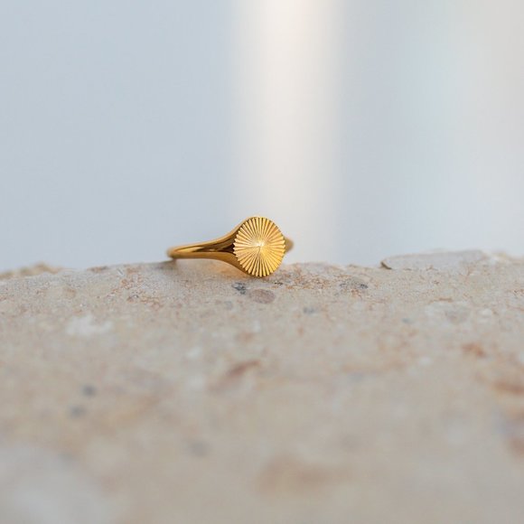 Ring Sunburst GORGEOUS WATERPROOF Ring Signet Ring Gold Ring Gift for her - Picture 8 of 8